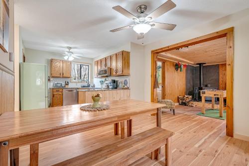 Micks Lake House in Blakeslee, USA