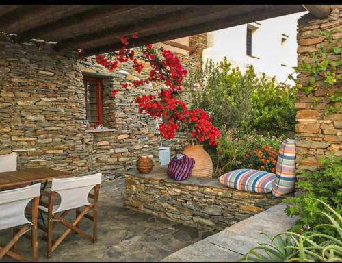 Andros -Stone house with shared pool & seaview, Andros (zdjęcie 2)