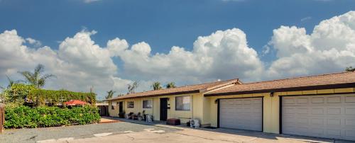 Exterior view, Giraffe House in Otay