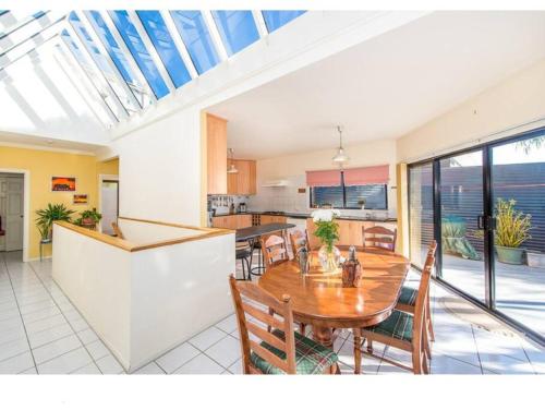 Spacious 6-BR & 3 baths House in Prime Location, Sandy Bay (fotografie 5)