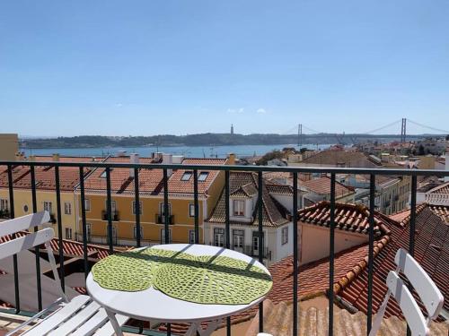 Charming Meio à Lapa III amazing terrace view, Lizbona