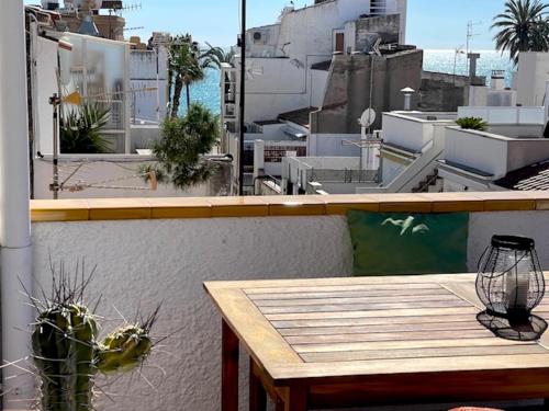 Studio Apartment with Sea View image 5