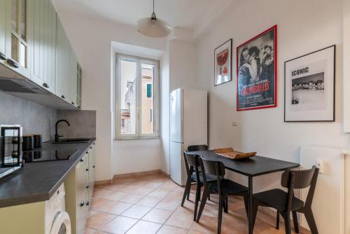 Lungotevere central and bright apartment, Rom (Foto 10)