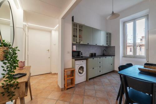 Lungotevere central and bright apartment, Rom (Foto 9)