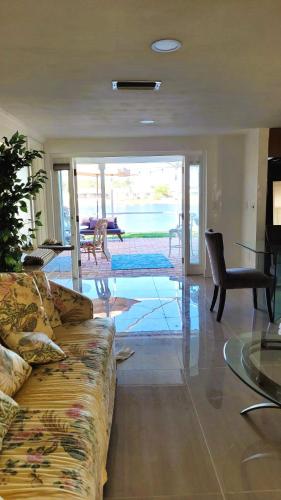 NEAR CLEARWATER AND TARPON SPRING WITH WATER VIEW in Holiday, USA