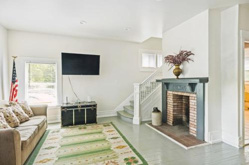 4BR Gem in Detroit North End Downtown Nearby in Detroit, USA