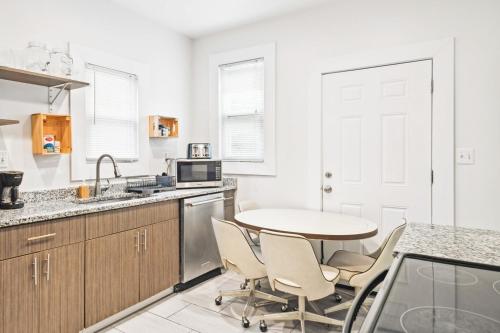 4BR Gem in Detroit North End Downtown Nearby in Detroit, USA
