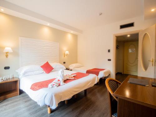 Hotel Central - image 7