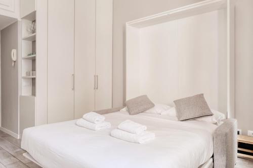 Just Urban Stays - Studio Apartment in the Center - Duomo 4 min M1 - Tap to explore photos