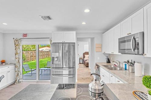 5 Minutes to Ocean & Casinos - Large Backyard in Hollywood, USA