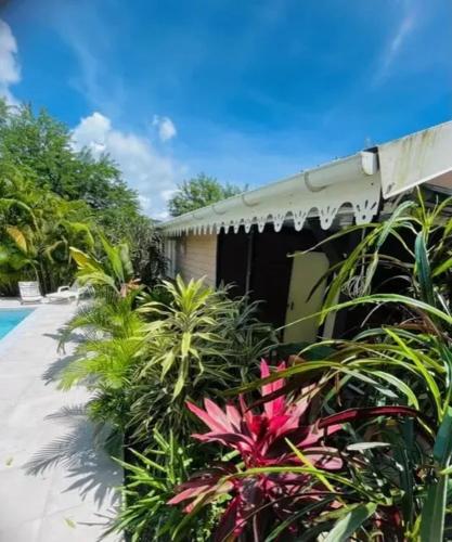 ทัศนียภาพ, Bungalow accueillant à Le Diamant avec piscine partagée (Bungalow accueillant a Le Diamant avec piscine partagee) in เลอ ยามัน