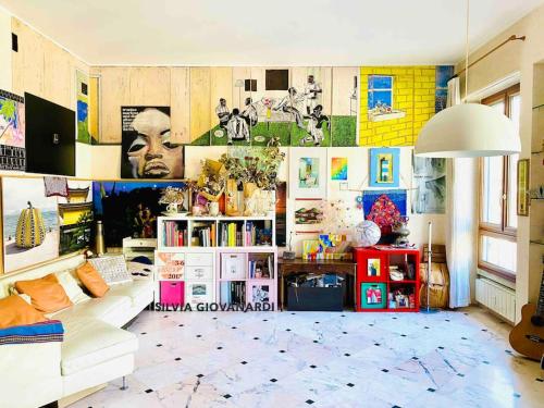 Artistic 2-bedroom condo, Milan