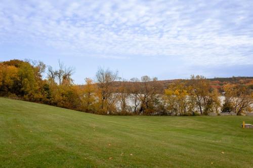 Vineyard Suite - Family Friendly in Picton PEC