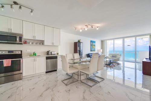Modern Oceanfront Condo in the Heart of Miami Beach in Miami Beach, USA