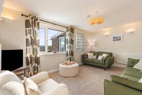 Gorse Cottage - Sea Views, Village Centre - Pembrokeshire