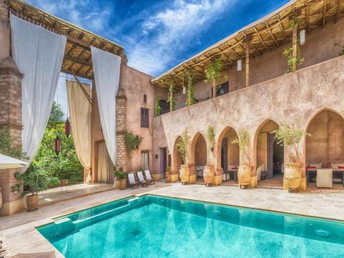 room detail thumbnail 2