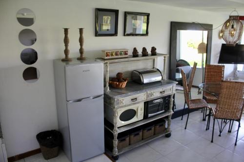 One-Bedroom Apartment image 9