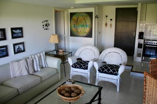 One-Bedroom Apartment image 6