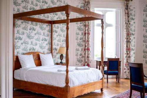 1 queen bed, 1 twin bed, 1 sofa bed