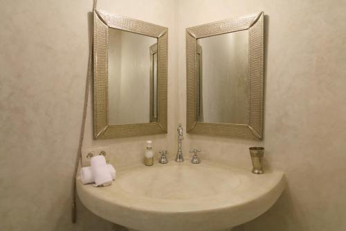 Riad Dar Ayur - Tap to explore photos