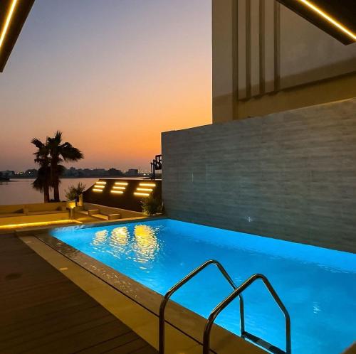 MK Chalet in อัลนูไวซีบ