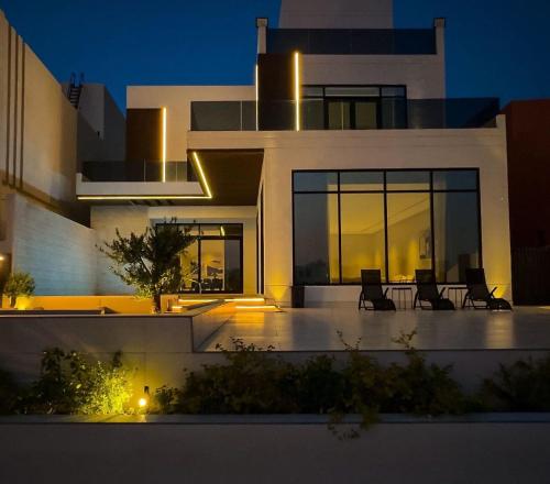 MK Chalet in อัลนูไวซีบ