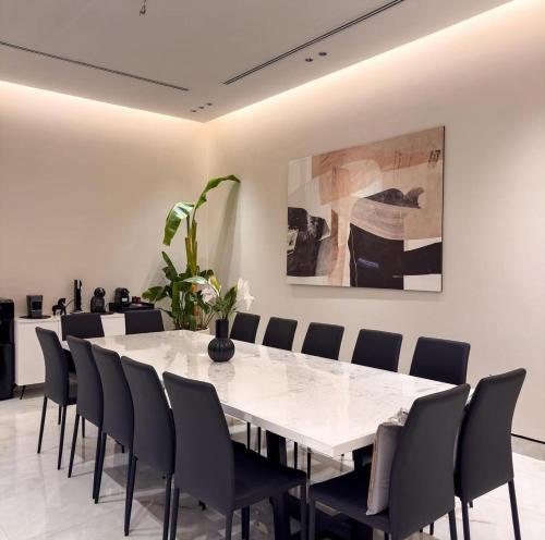 MK Chalet in อัลนูไวซีบ