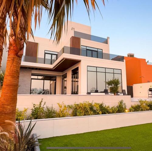 MK Chalet in อัลนูไวซีบ