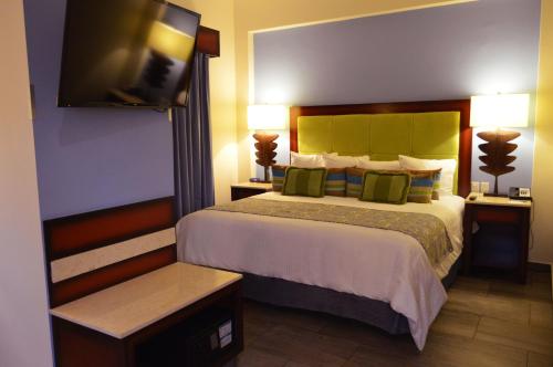 Deluxe Double Room image 6