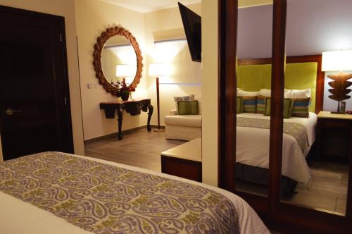 Deluxe Double Room image 5