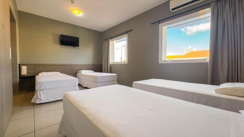 4 twin beds