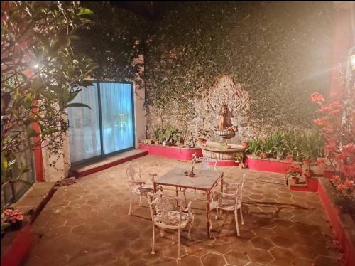 Residencia Casa Ficus in Cuernavaca, Mexico
