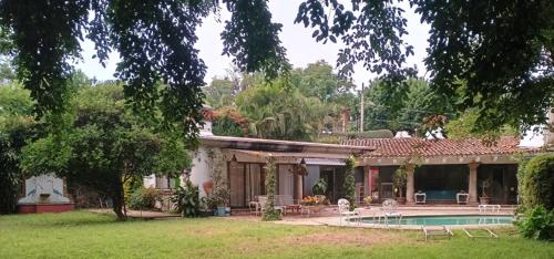 Residencia Casa Ficus in Cuernavaca, Mexico