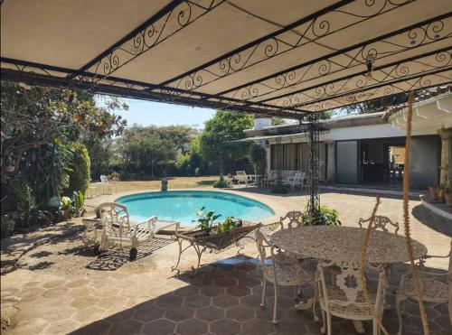 Residencia Casa Ficus in Cuernavaca, Mexico