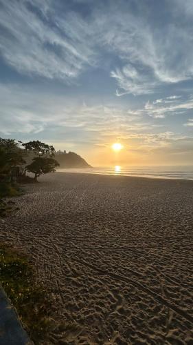 Nearby attraction, Guaruja Praia do Tombo! Ar, Piscina, Vaga, WIFI, TV Smart, perto da praia! near Grupta Do Acai