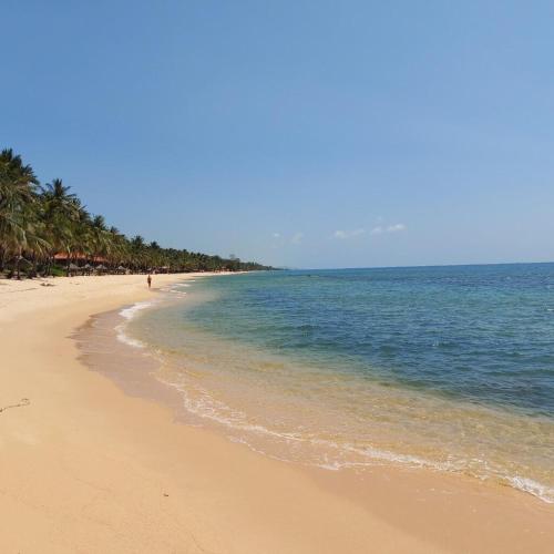 Beach views, near to Night Market Victoria vacation house