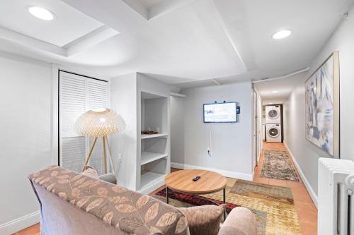 Columbia Heights Gem in Washington, USA