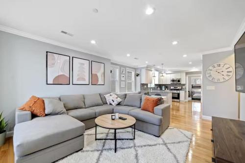 Modern Luxury Steps from Zoo & Golf Course in Boston, USA