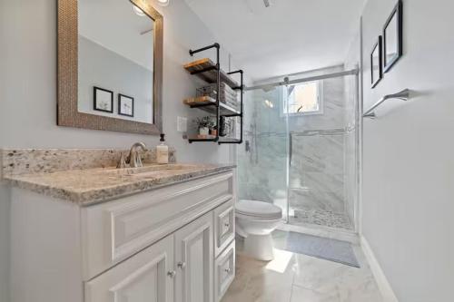 Modern Luxury Steps from Zoo & Golf Course in Boston, USA