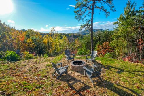 Modern 2BR Amazing VIEWS! Fire Pit HOT TUB FREE Attraction Tickets