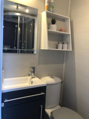 Bathroom, Le Mas Sisteron in Sisteron