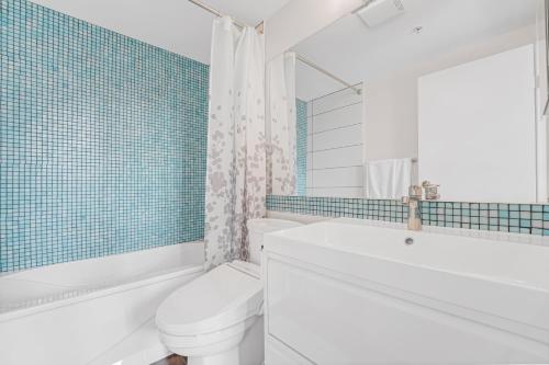 Spacious and Inviting Yaletown Two Bedroom with City Views in Vancouver, Canada