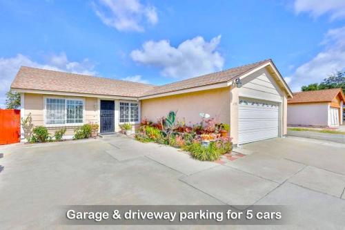Entire Private 4-Bedroom House w Garage, Big Yard, King Bed, Baby Crib in San Diego, USA