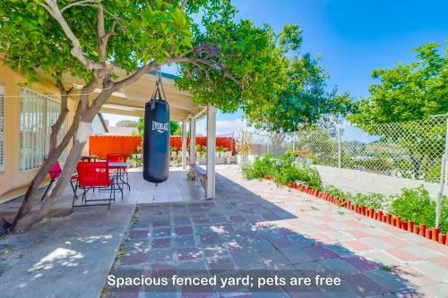 Entire Private 4-Bedroom House w Garage, Big Yard, King Bed, Baby Crib in San Diego, USA