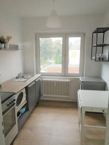 ห้องครัว, Monteur- und Ferienwohnung mit sehr guter Anbindung in บอททรอพ