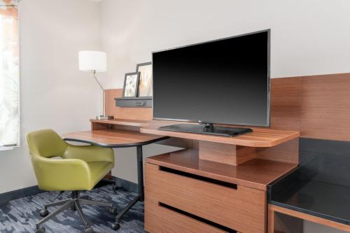 Fairfield Inn & Suites by Marriott Martinsburg - image 2