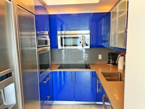 Elegant 1BR Retreat with 5 Star Amenities and Stunning Views in Fort Lauderdale, USA