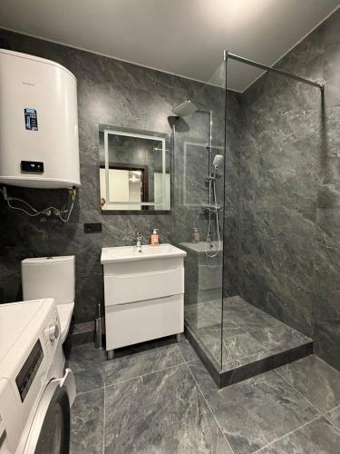 ฝักบัว, Апартаменти у Львові на вулиці Під Голоском 15б 110 з чудовим видом на місто Львів in โฮลอสโก