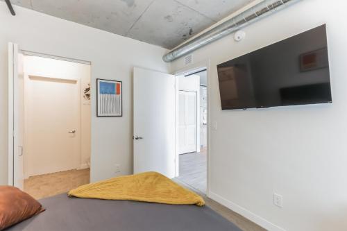 Brand new 2BR 3BA combined apartments with city views - image 4