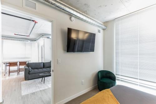 Brand new 2BR 3BA combined apartments with city views - image 14